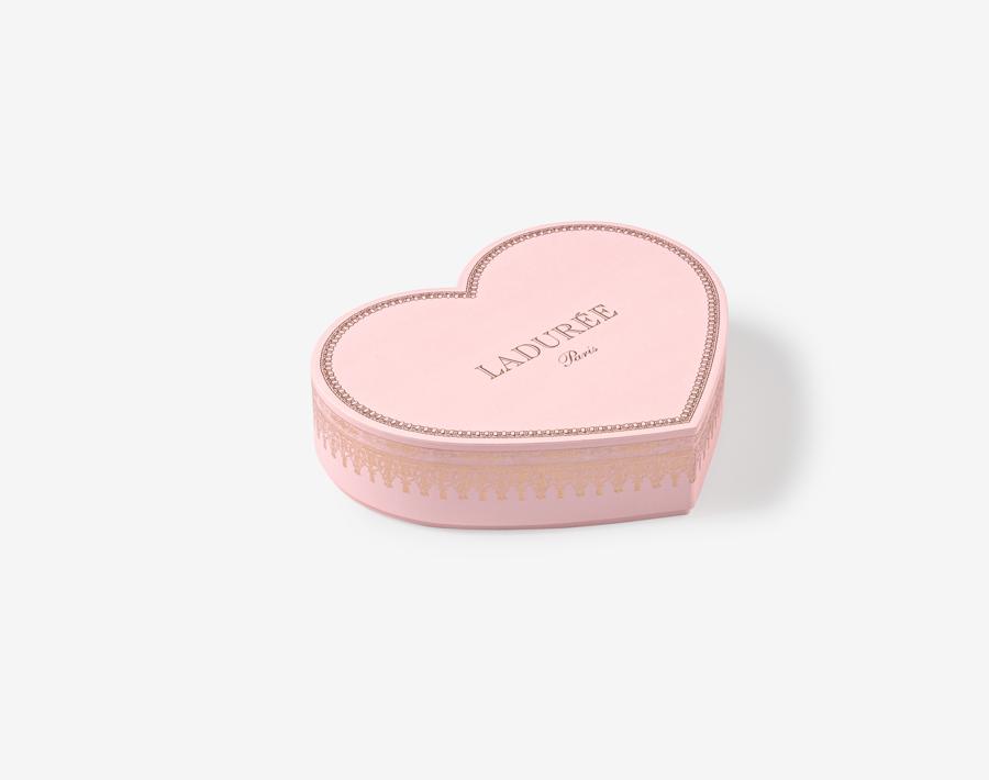 Sweetheart's” 15 assorted macarons heart-shaped gift box