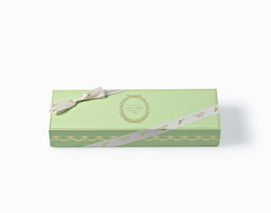 Intemporel 28 macarons gift box